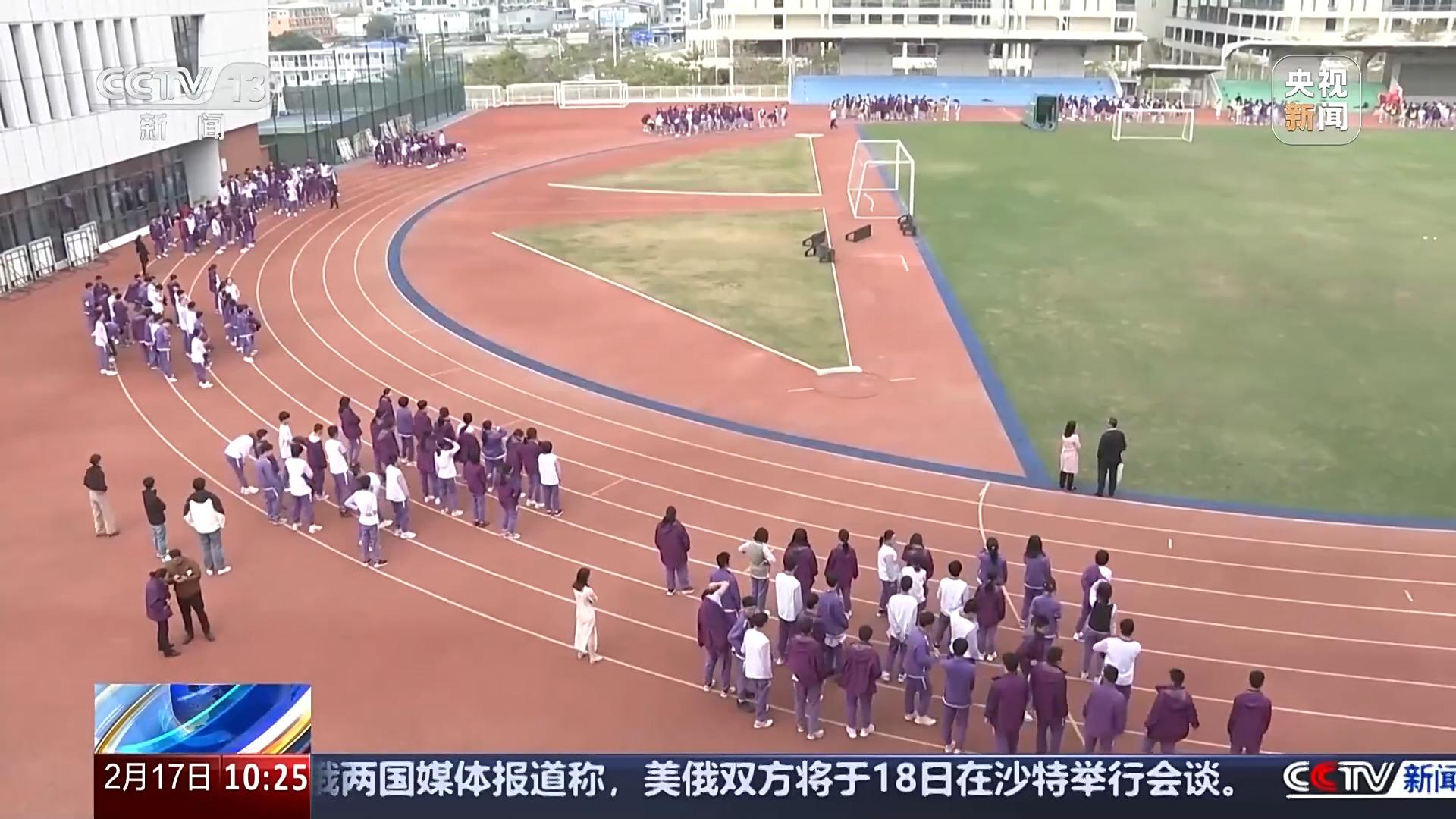 中迅速崭露